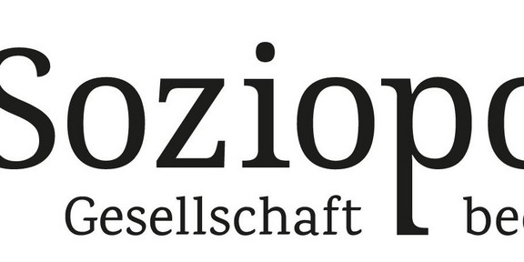 Logo der Zeitschrift Soziopolis. Schwarzer Text auf weißem Hintergrund mit den Worten Soziopolis Gesellschaft beobachten