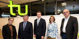 Preisträger und Preisträgerin mit Rektor Prof. Bayer, Prof. Elvany und Dr. Fischer